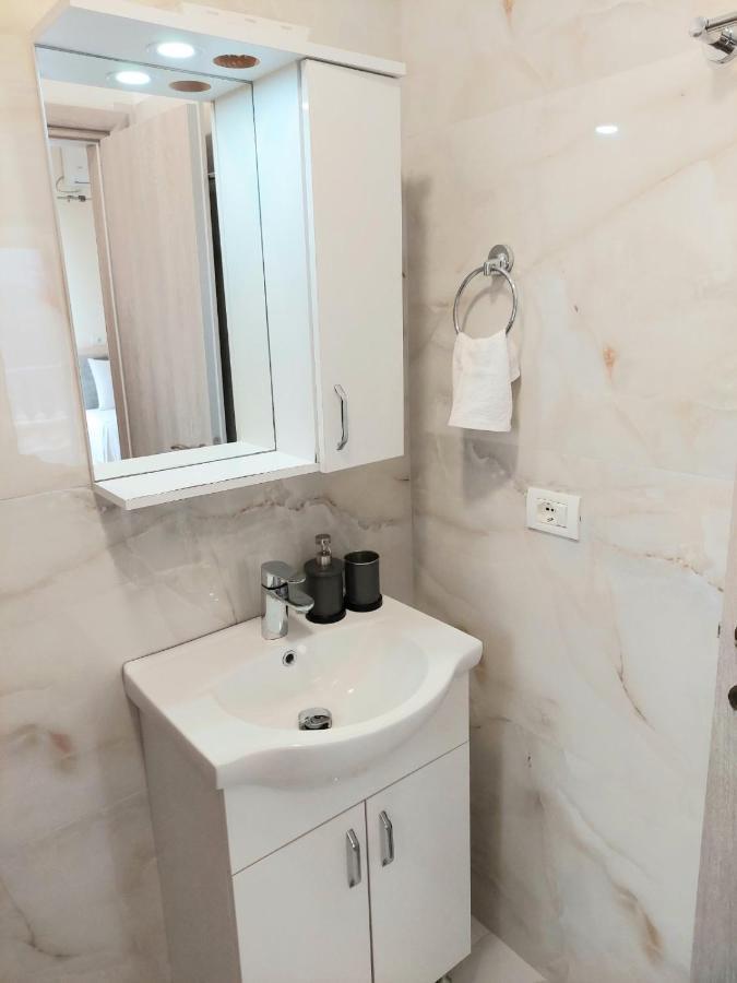 Elizabeth Apartments Himarë Dış mekan fotoğraf