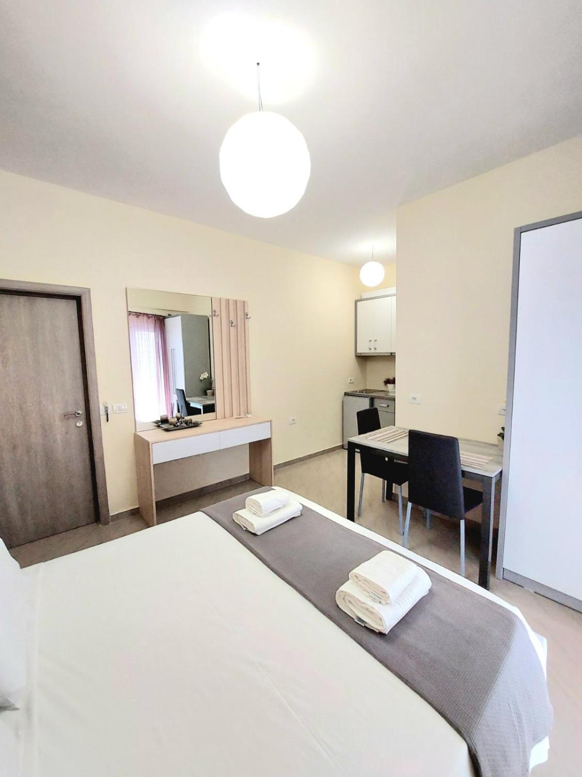 Elizabeth Apartments Himarë Dış mekan fotoğraf