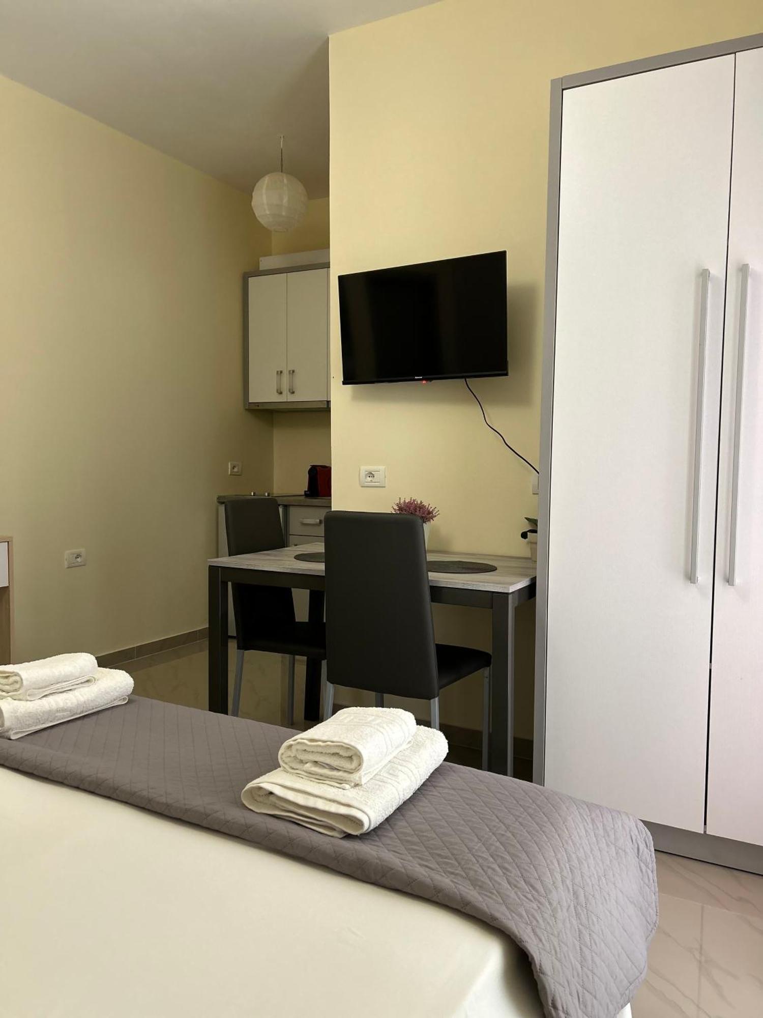 Elizabeth Apartments Himarë Dış mekan fotoğraf