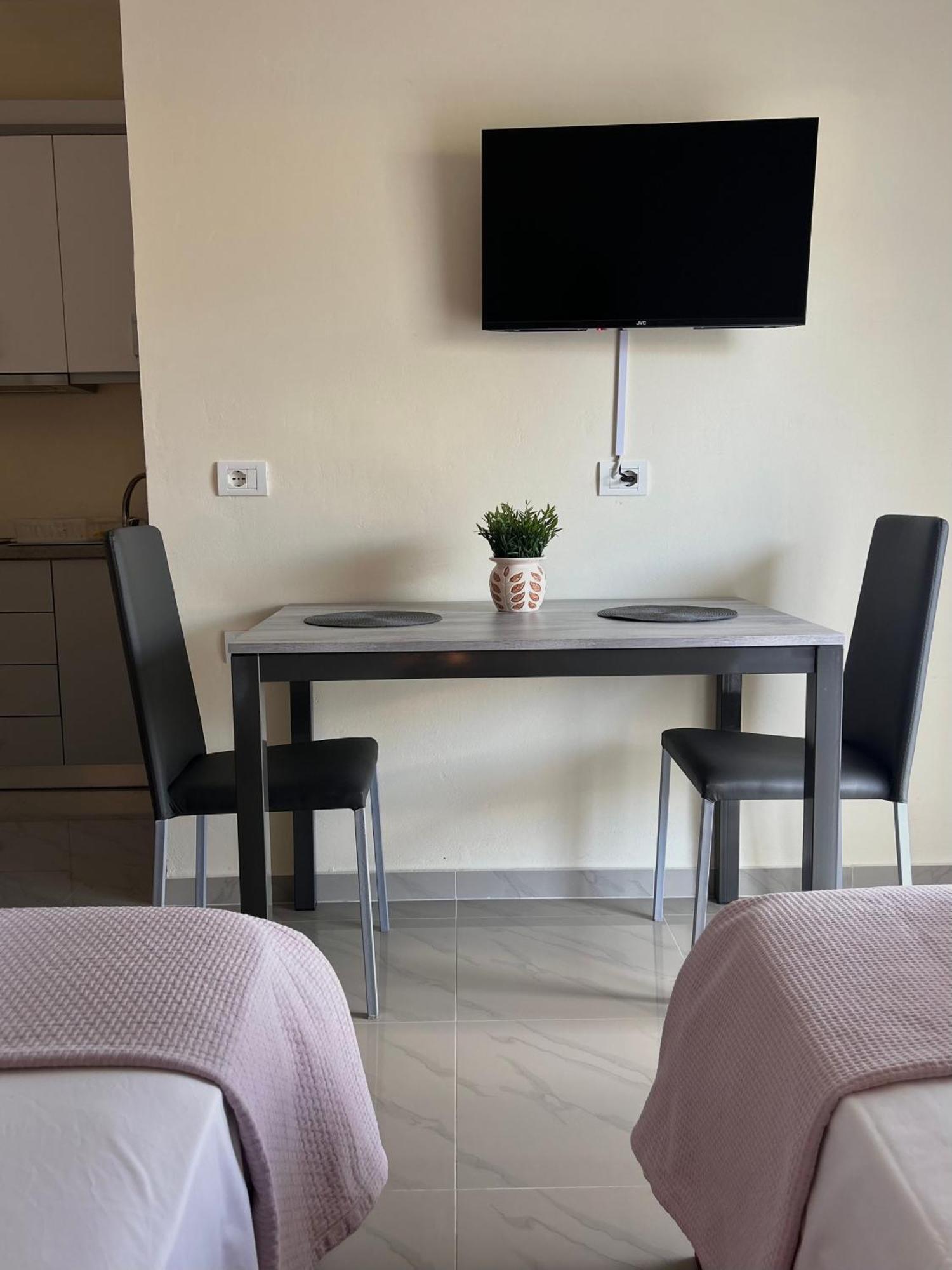 Elizabeth Apartments Himarë Dış mekan fotoğraf