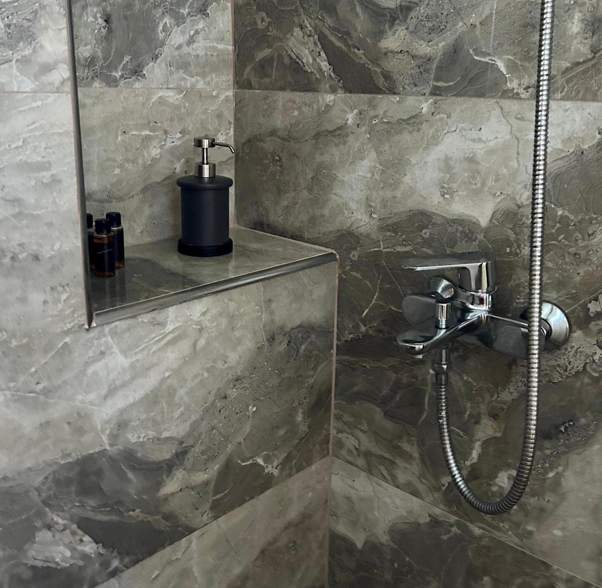 Elizabeth Apartments Himarë Dış mekan fotoğraf
